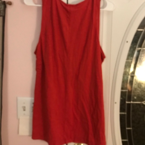 Women’s tops.       #LL - Picture 4 of 7